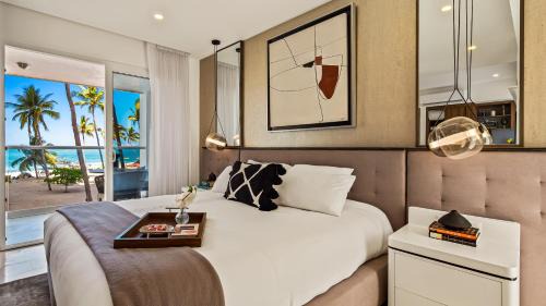 Las Glorias Apartamento | Stunning Beachfront Condo - Sea Views & Pools