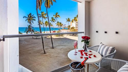 Las Glorias Apartamento | Stunning Beachfront Condo - Sea Views & Pools