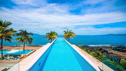 Las Glorias Apartamento | Stunning Beachfront Condo - Sea Views & Pools