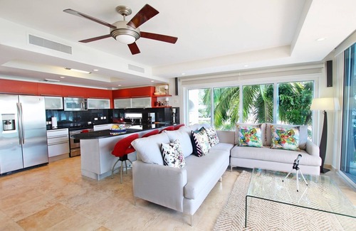 Maxwell Casa | Stunning Beachfront 2-Bed Condo with Pool - Ocean One 204 by BSL Rentals