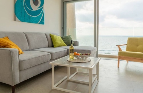Nahariya Apartamento | Stunning Beachfront Apartment With Epic Sea Views