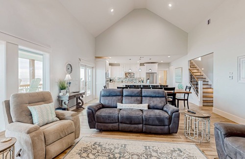 Gilchrist Casa | Stunning | Beachfront | Cargo Lift | Sleeps 14