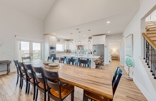 Gilchrist Casa | Stunning | Beachfront | Cargo Lift | Sleeps 14