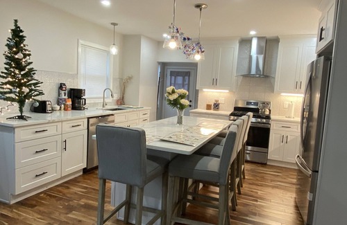 Quincy Casa | Stunning beautiful and gorgeous Townhome 15 mins to Downtown Boston!