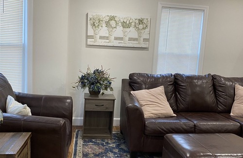Quincy Casa | Stunning beautiful and gorgeous Townhome 15 mins to Downtown Boston!