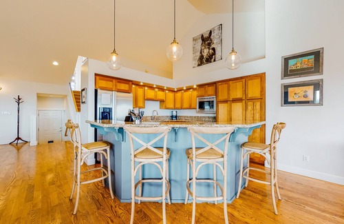 Bend Casa | Stunning Bend Home on the Hill W/ Private Hot Tub, City Views, & Game Room