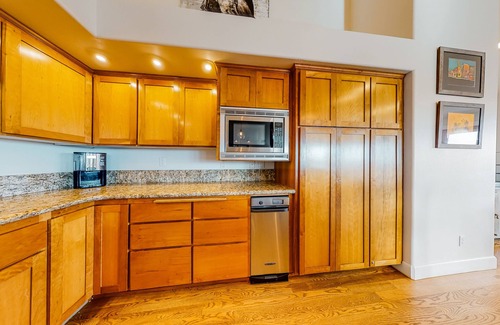 Bend Casa | Stunning Bend Home on the Hill W/ Private Hot Tub, City Views, & Game Room