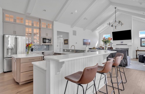 Milton Casa | Stunning brand new single family home for exquisite, luxurious summer retreat.
