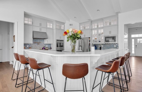 Milton Casa | Stunning brand new single family home for exquisite, luxurious summer retreat.