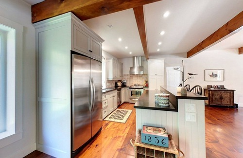 Clearview Casa | Stunning Buckingham Chalet - Minutes to Blue Mountain with Pool