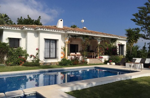 New Golden Mile Villa | Impresionante villa bungaló completamente renovada con altos estándares, piscina privada