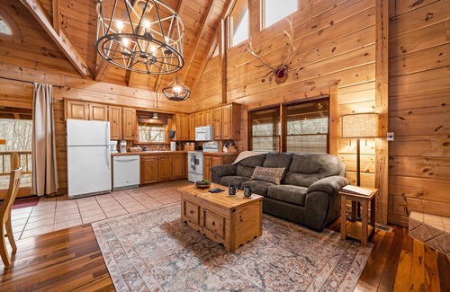 Gatlinburg - Pigeon Forge Cabina | Propietario Operado Cabaña de madera, perfecto para parejas / familias pequeñas, piscina Acceso Libre