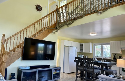Port Albert Cabaña | Stunning Cape Cod Style Cottage, Huron County