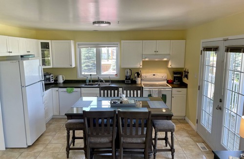 Port Albert Cabaña | Stunning Cape Cod Style Cottage, Huron County