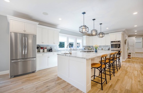 Northwest Harwich Casa | Stunning Cape Cod Waterfront Compound