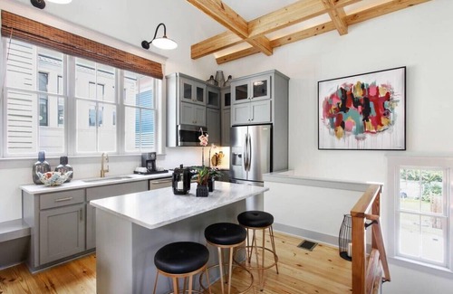 Dixon Park Casa | Stunning Carriage House | Heated Pool