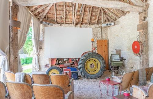 Monjoi Casa | Stunning Castle South FranceP
