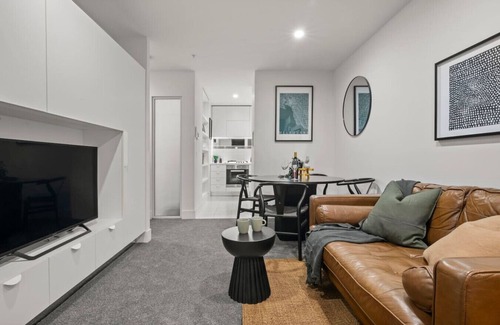 Carlton South Apartamento | Stunning CBD Apartment | Amazing Views + Parking!