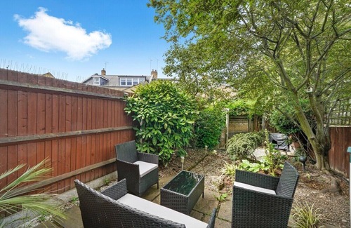 Bishop's Casa | Stunning Central London 2 Bed Parking +Garden