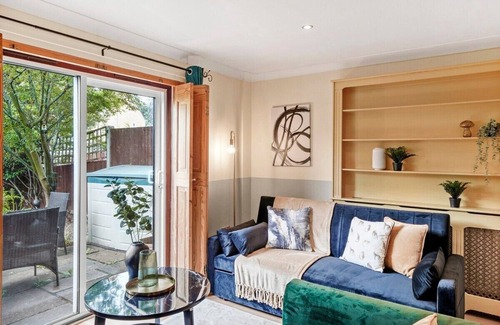 Bishop's Casa | Stunning Central London 2 Bed Parking +Garden