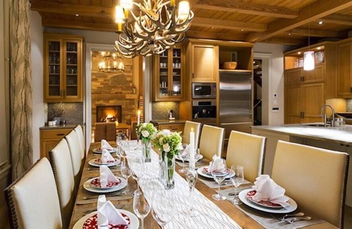 Clearview Otro | Stunning Chalet in the heart of Collingwood! 6 Bed, 5 Bath! 2-Acre Property!