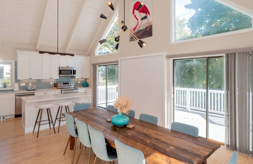 Middletown Casa | Stunning, Chic Remodel! Beach House Minutes to Newport!