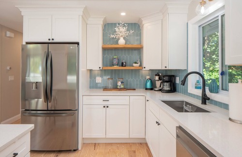 Middletown Casa | Stunning, Chic Remodel! Beach House Minutes to Newport!