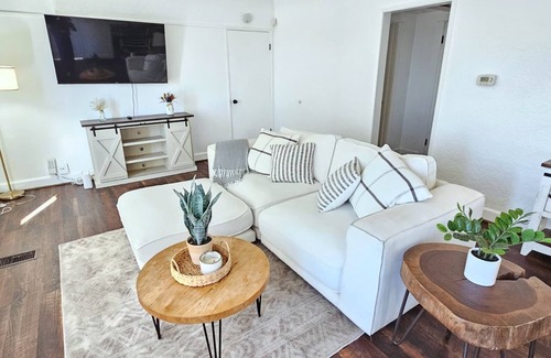 Middletown Casa | Stunning city and bay views w/hot tub & fire pit