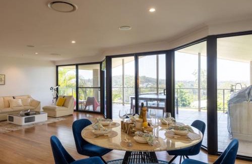 Holland Park West Casa | Stunning City View 5BR with Balcony near Malls Uni and CBD