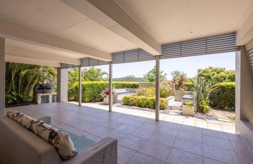 Holland Park West Casa | Stunning City View 5BR with Balcony near Malls Uni and CBD