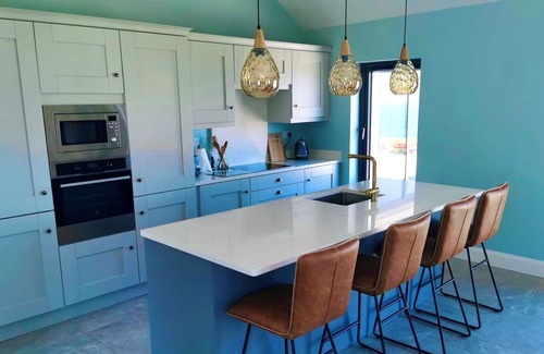 Westport Casa | Stunning Coastal 4.5 Bed/4.5 Bath Modern Cottage