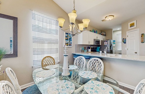 Sunset Beach Apartamento | Stunning coastal condo with shared pool, close to beach and local attractions