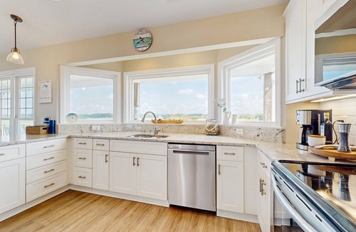Holden Beach Casa | Stunning coastal home with ocean views and close to beach access