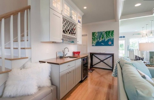 Newport East Casa | Stunning Coastal Home - Close to beaches and downtown!