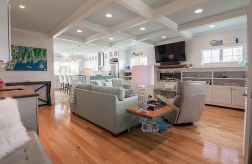 Newport East Casa | Stunning Coastal Home - Close to beaches and downtown!