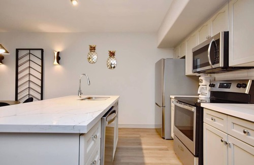 Oro-Medonte Condominio | Stunning Condo with Access to Pool