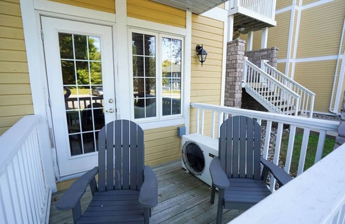 Oro-Medonte Condominio | Stunning Condo with Access to Pool