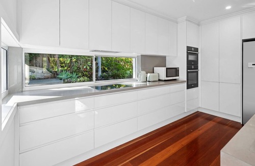 Warriewood Casa | Stunning Contemporary Home with Tropical Garden