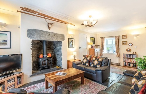 Manod Casa | Stunning cosy, pet friendly & peaceful 3 bedroom, 2 bathroom cottage, fast WiFi