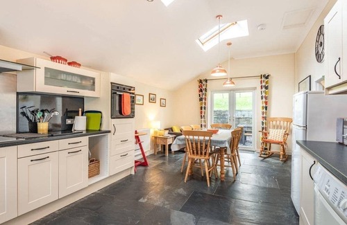 Manod Casa | Stunning cosy, pet friendly & peaceful 3 bedroom, 2 bathroom cottage, fast WiFi