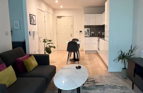 Docklands Apartamento | Stunning Cosy Stu-Apartment with Pool Spa & Gym by Canary Wharf & Central London