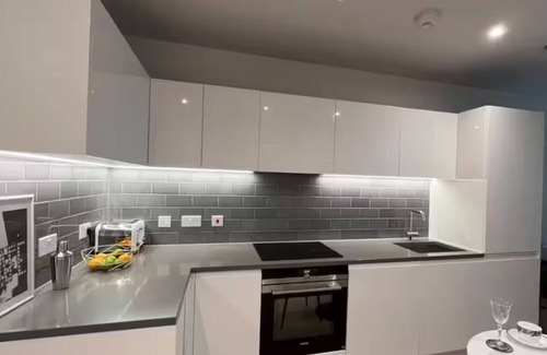 Docklands Apartamento | Stunning Cosy Stu-Apartment with Pool Spa & Gym by Canary Wharf & Central London