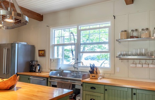 Rosseau Cabaña | Stunning Cottage on North Rosseau! Incredible Sunsets! Boathouse! Foosball!