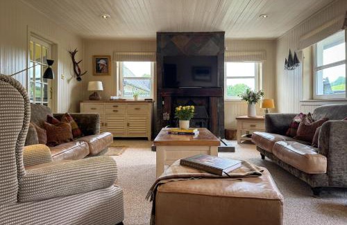 Furnace Casa | Stunning country home with Hot Tub and Sauna