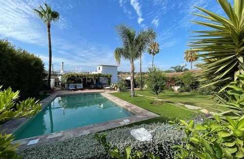 New Golden Mile Villa | Villa de campo impresionante