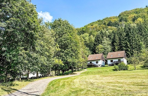 Starkov Casa | Maravillosa casa de vacaciones privada con piscina, WIFI, TV, patio, vista panorámica, aparcamiento