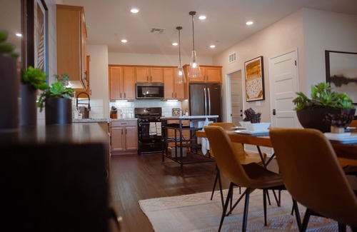 Raisin Casa | Stunning designer 4-bedroom home - perfect for families!