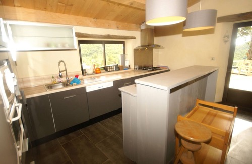 Burzet Casa | Pintoresca casa de vacaciones en Burzet con piscina