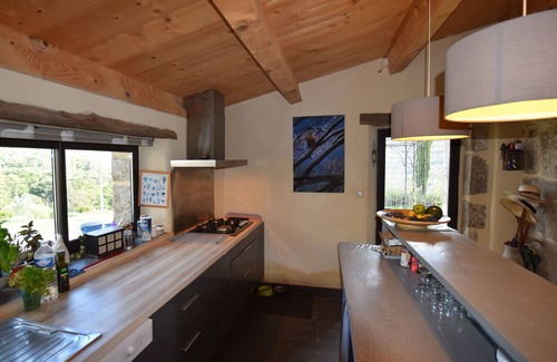 Burzet Casa | Pintoresca casa de vacaciones en Burzet con piscina