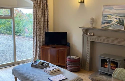 Hollow Meadows Cabaña | Stunning dog friendly cottage in the Peak Park.